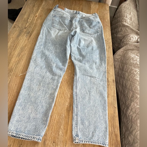 Distressed High Rise 90s Mom Jean Abercrombie & Fitch - Picture 6 of 6